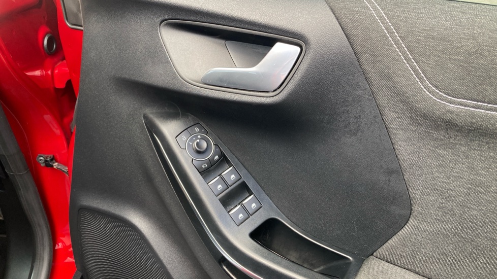 Ford Puma 1.0 EcoBoost Hybrid mHEV Titanium 5dr Petrol Hatchback - Image 24