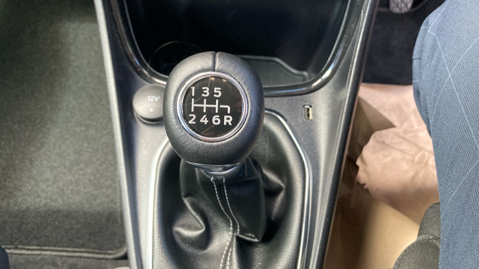 Ford Puma 1.0 EcoBoost Hybrid mHEV Titanium 5dr Petrol Hatchback - Image 33