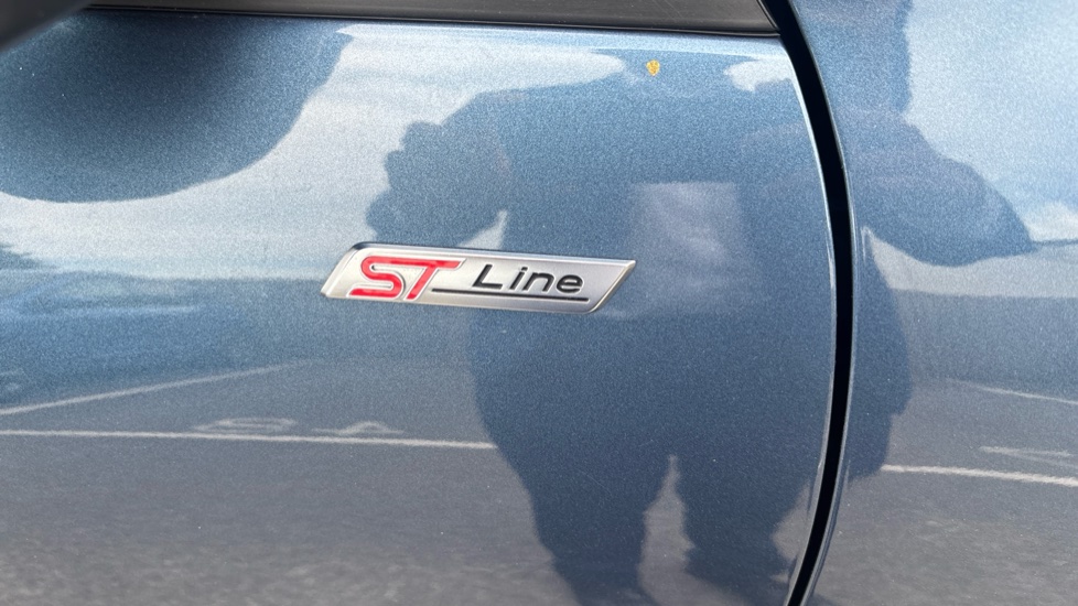 Ford Kuga 2.5 FHEV ST-Line X Edition 5dr CVT Hybrid Estate - Image 22