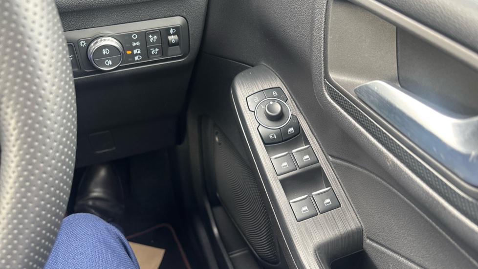 Ford Kuga 2.5 FHEV ST-Line X Edition 5dr CVT Hybrid Estate - Image 29