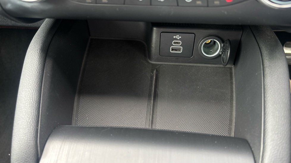 Ford Kuga 2.5 FHEV ST-Line X Edition 5dr CVT Hybrid Estate - Image 33