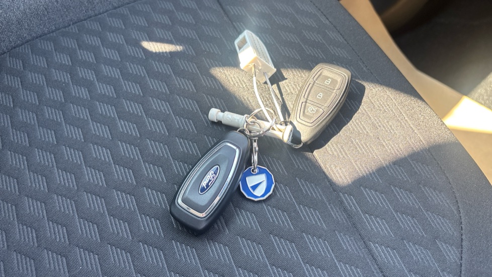 Ford Puma 1.0 EcoBoost Hybrid mHEV Titanium 5dr DCT Petrol Hatchback - Image 20