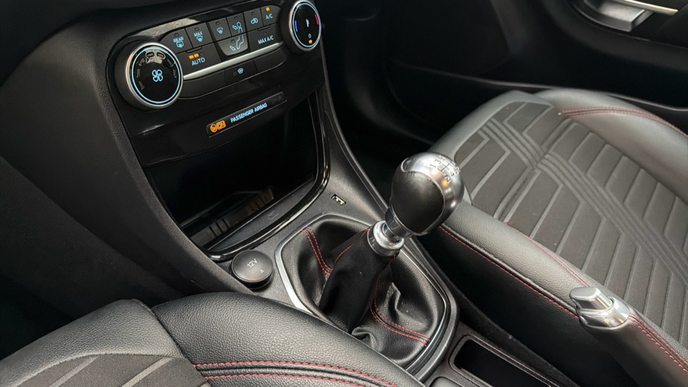 Ford Puma 1.0 EcoBoost Hybrid mHEV ST-Line X 5dr Petrol Hatchback - Image 13