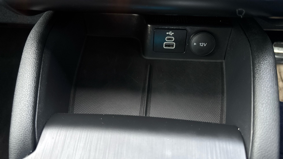 Ford Kuga 2.5 PHEV ST-Line X Edition 5dr CVT Estate - Image 33