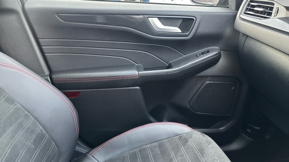Ford Kuga 2.5 PHEV ST-Line X Edition 5dr CVT Estate - Image 35