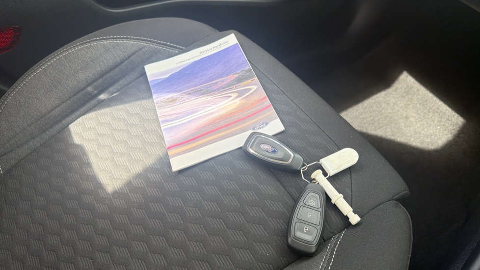 Ford Puma 1.0 EcoBoost Hybrid mHEV Titanium 5dr Petrol Hatchback - Image 19