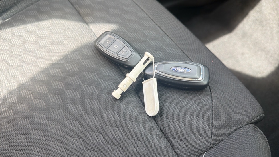 Ford Puma 1.0 EcoBoost Hybrid mHEV Titanium 5dr Petrol Hatchback - Image 20