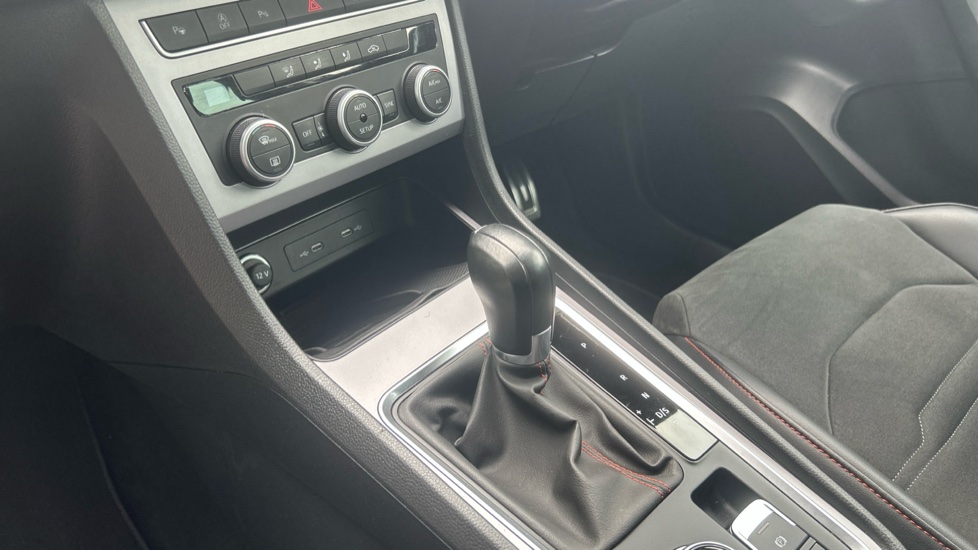 SEAT Ateca 1.5 TSI EVO FR 5dr DSG Petrol Estate - Image 13