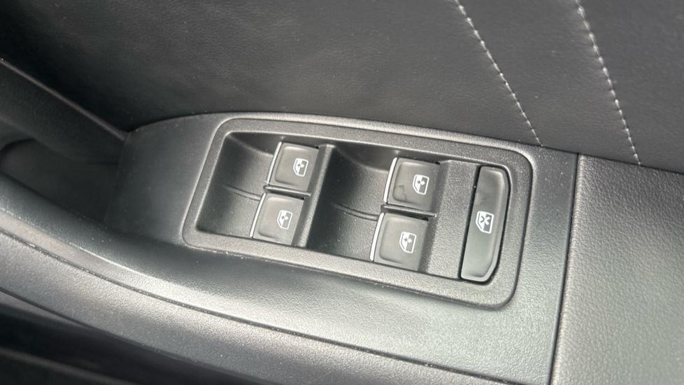 SEAT Ateca 1.5 TSI EVO FR 5dr DSG Petrol Estate - Image 30