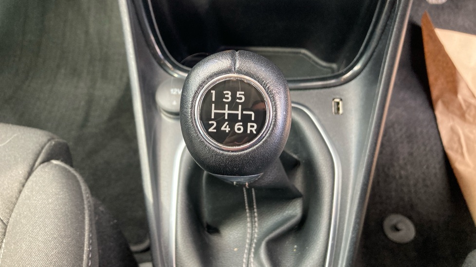 Ford Puma 1.0 EcoBoost Hybrid mHEV Titanium 5dr Petrol Hatchback - Image 35