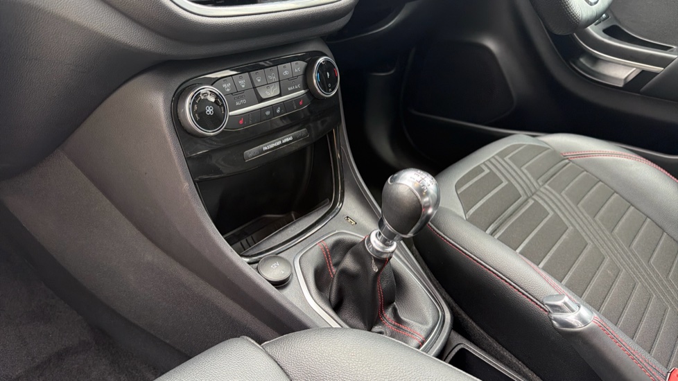 Ford Puma 1.0 EcoBoost Hybrid mHEV ST-Line X 5dr Petrol Hatchback - Image 13
