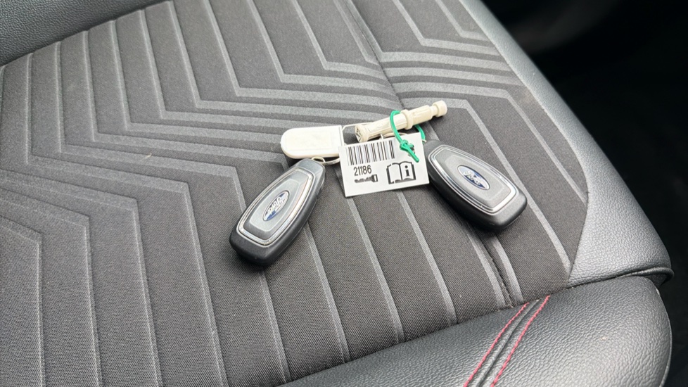 Ford Puma 1.0 EcoBoost Hybrid mHEV ST-Line X 5dr Petrol Hatchback - Image 19