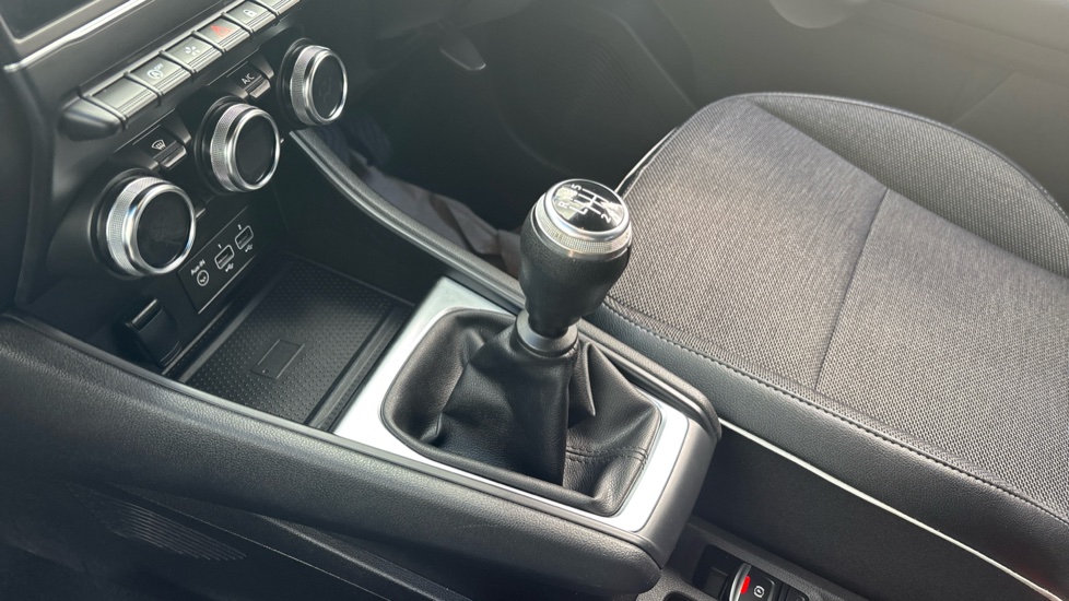 Renault Captur 1.0 TCE 90 SE Edition 5dr Petrol Hatchback - Image 13