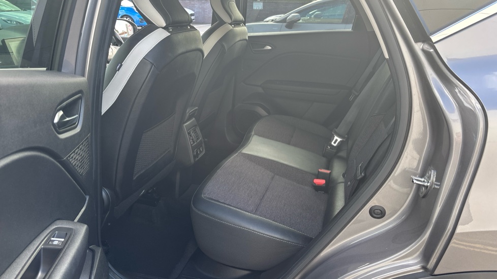 Renault Captur 1.0 TCE 90 SE Edition 5dr Petrol Hatchback - Image 16