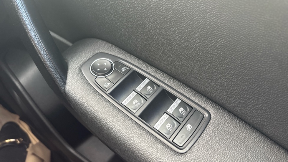 Renault Captur 1.0 TCE 90 SE Edition 5dr Petrol Hatchback - Image 21