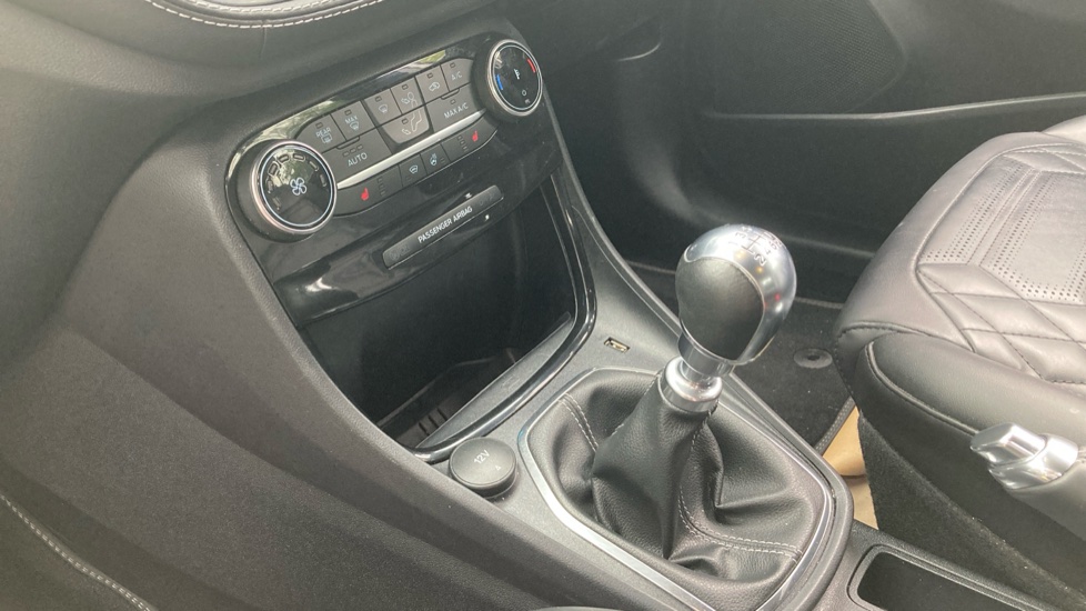 Ford Puma 1.0 EcoBoost Hybrid mHEV 155 ST-Line Vignale 5dr Petrol Hatchback - Image 13