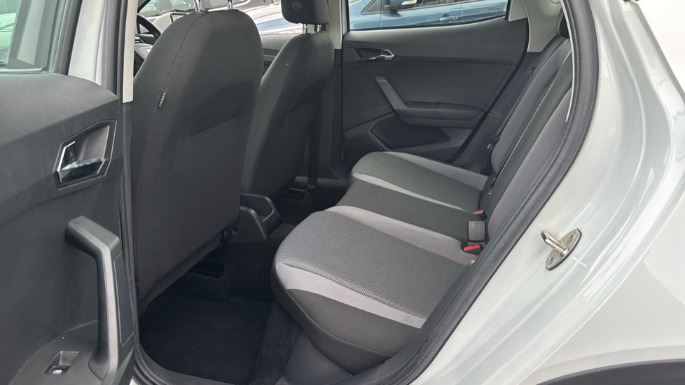 SEAT Arona 1.6 TDI SE Technology Lux [EZ] 5dr Diesel Hatchback - Image 16