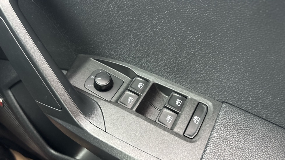 SEAT Arona 1.6 TDI SE Technology Lux [EZ] 5dr Diesel Hatchback - Image 21