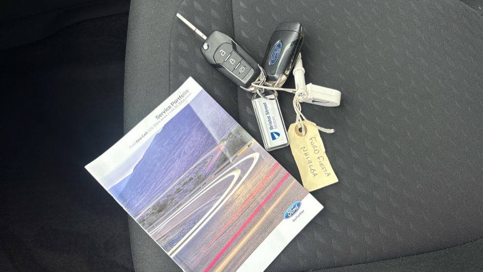 Ford Fiesta 1.1 Zetec 5dr Petrol Hatchback - Image 19