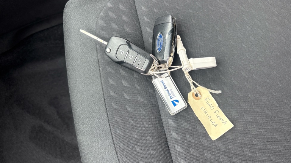Ford Fiesta 1.1 Zetec 5dr Petrol Hatchback - Image 20