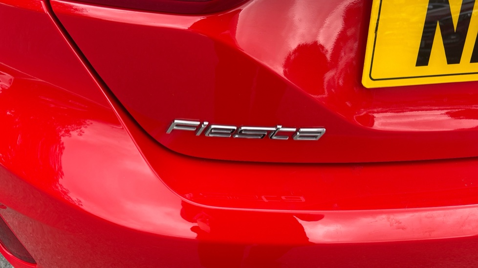 Ford Fiesta 1.1 Zetec 5dr Petrol Hatchback - Image 21