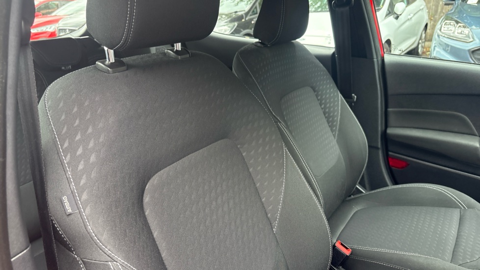 Ford Fiesta 1.1 Zetec 5dr Petrol Hatchback - Image 25