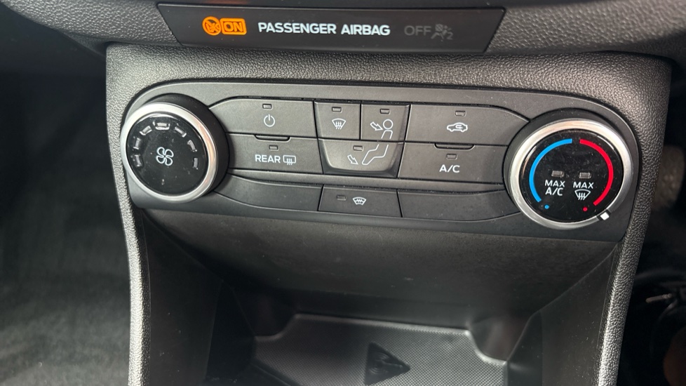 Ford Fiesta 1.1 Zetec 5dr Petrol Hatchback - Image 32