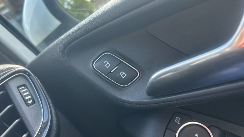 Ford Fiesta 1.0 EcoBoost 125 Titanium 5dr Petrol Hatchback - Image 31
