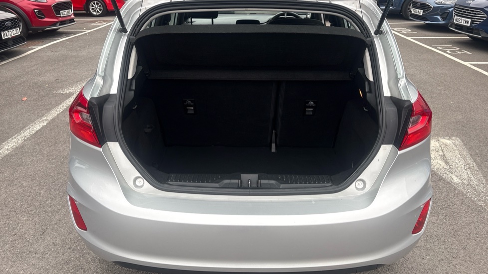 Ford Fiesta 1.1 Zetec 5dr Petrol Hatchback - Image 4
