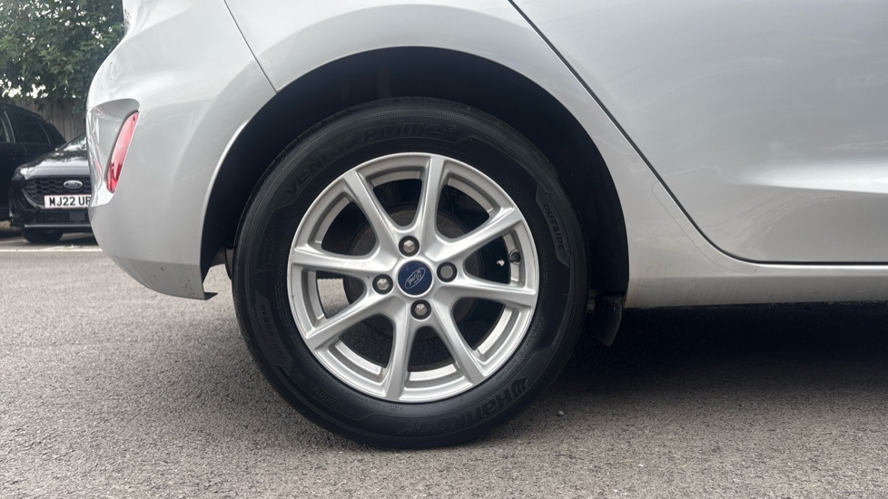 Ford Fiesta 1.1 Zetec 5dr Petrol Hatchback - Image 7