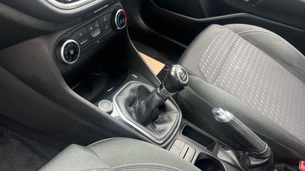 Ford Fiesta 1.1 Zetec 5dr Petrol Hatchback - Image 13
