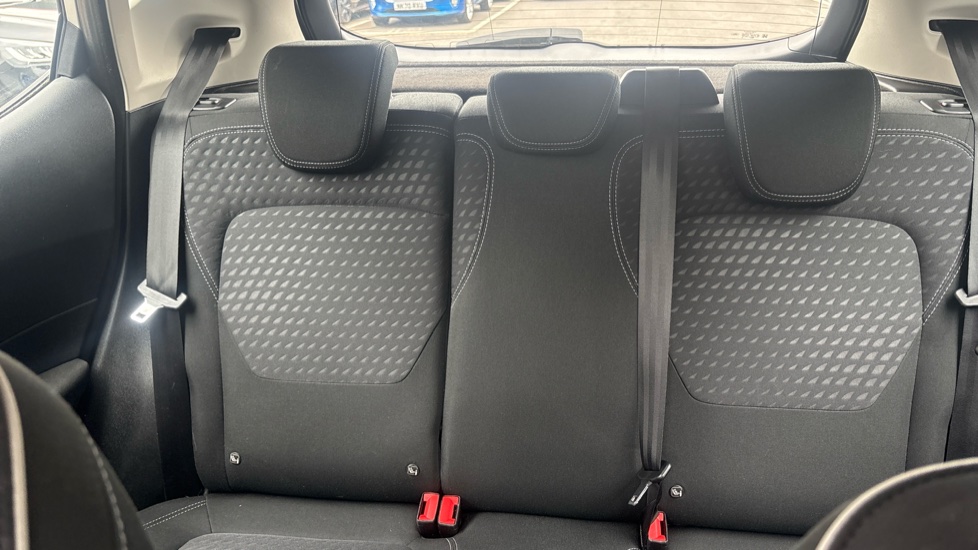 Ford Fiesta 1.1 Zetec 5dr Petrol Hatchback - Image 15