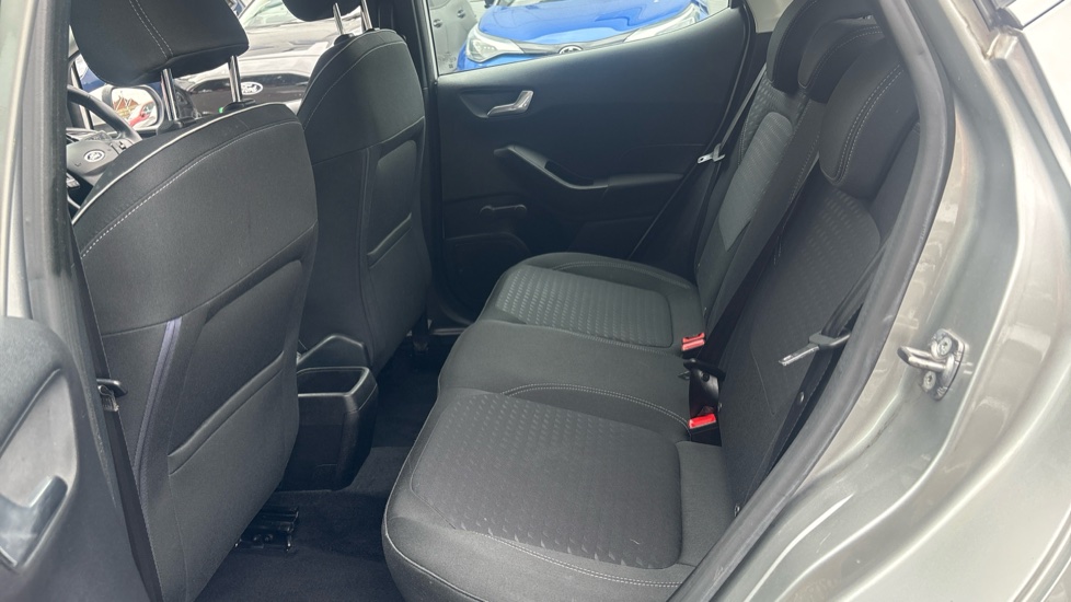 Ford Fiesta 1.1 Zetec 5dr Petrol Hatchback - Image 16