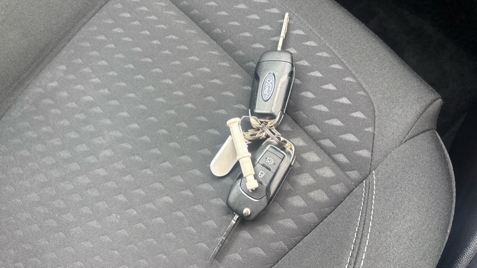 Ford Fiesta 1.1 Zetec 5dr Petrol Hatchback - Image 20