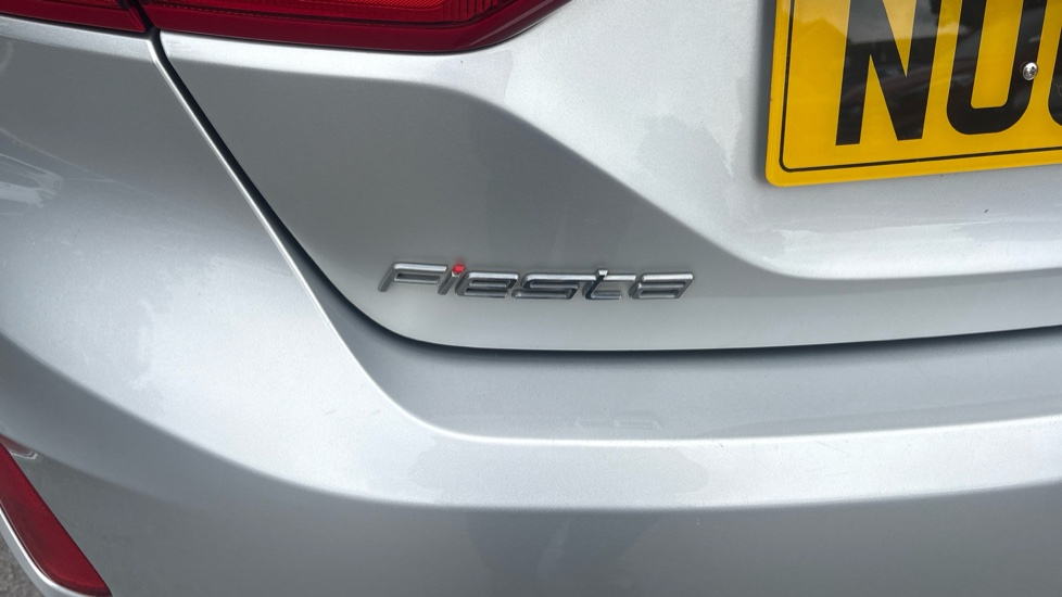 Ford Fiesta 1.1 Zetec 5dr Petrol Hatchback - Image 22
