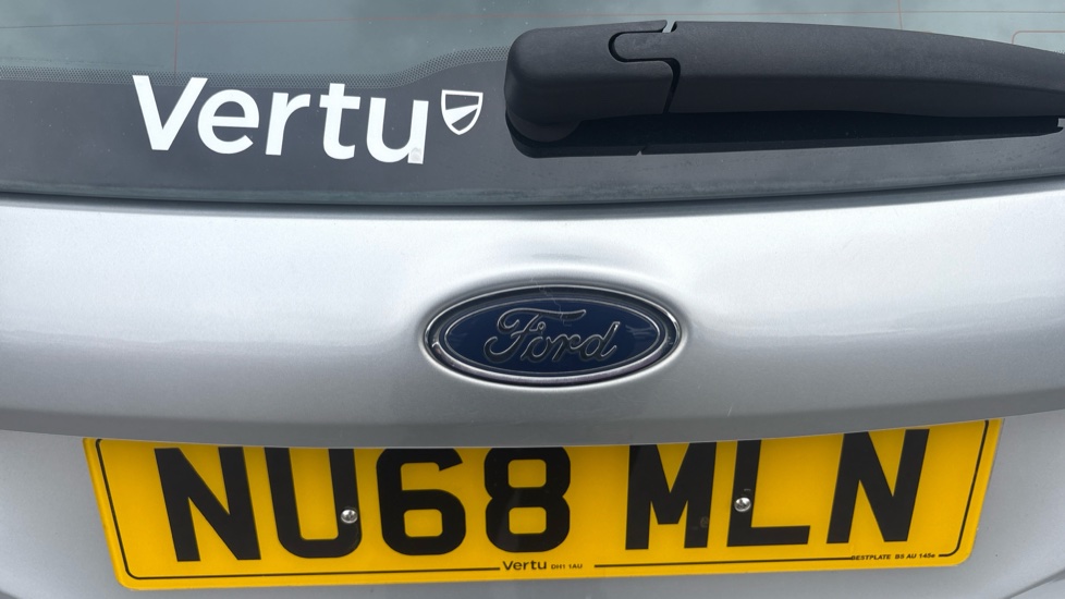 Ford Fiesta 1.1 Zetec 5dr Petrol Hatchback - Image 23