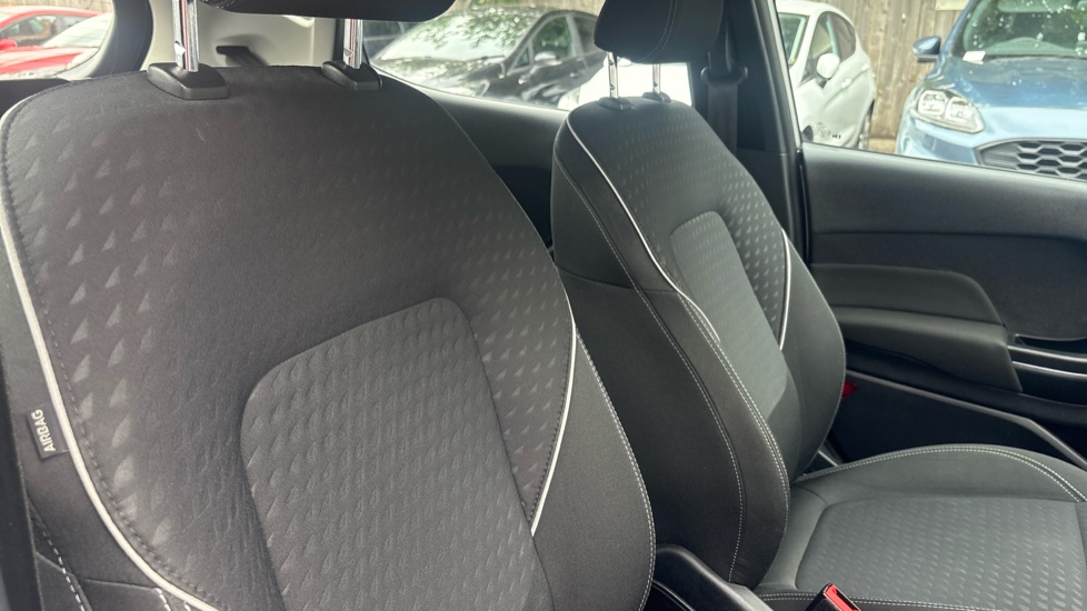 Ford Fiesta 1.1 Zetec 5dr Petrol Hatchback - Image 27