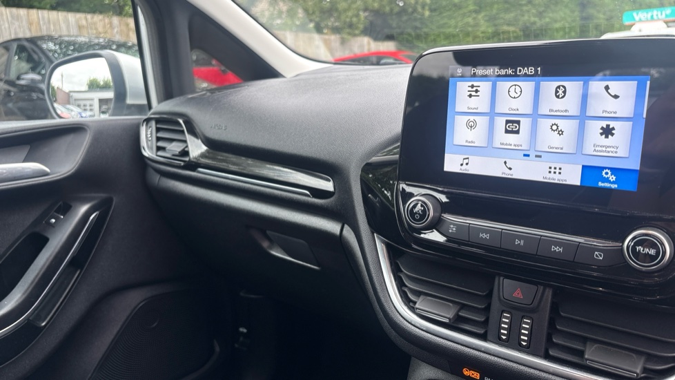 Ford Fiesta 1.1 Zetec 5dr Petrol Hatchback - Image 28