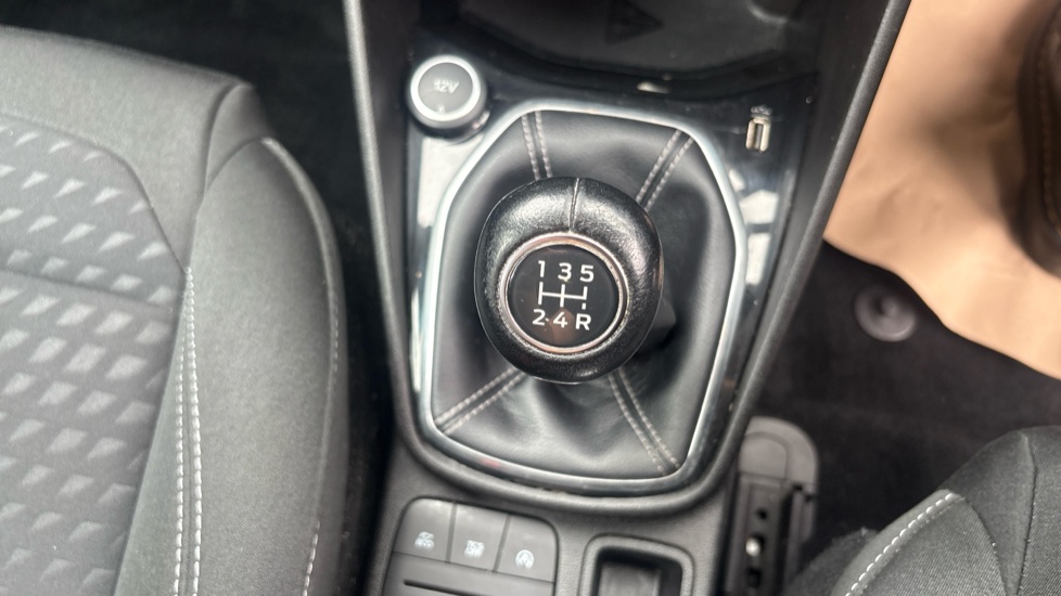 Ford Fiesta 1.1 Zetec 5dr Petrol Hatchback - Image 30