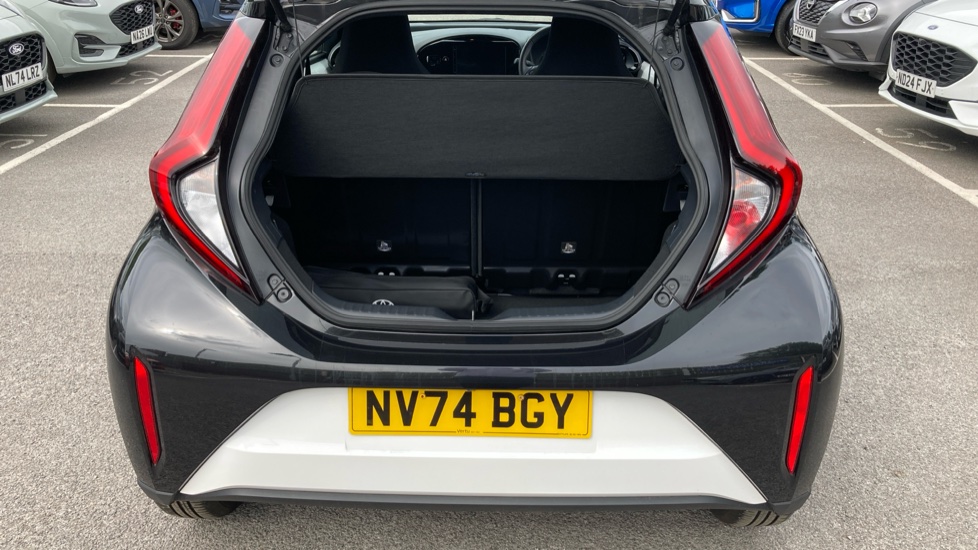 Toyota Aygo X 1.0 VVT-i Edge 5dr Petrol Hatchback - Image 4