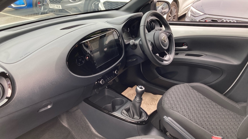 Toyota Aygo X 1.0 VVT-i Edge 5dr Petrol Hatchback - Image 9