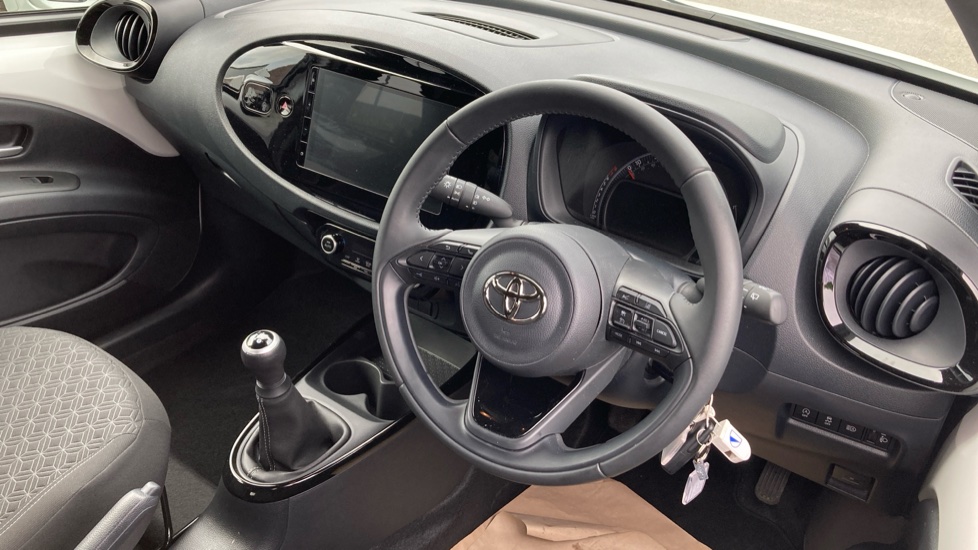 Toyota Aygo X 1.0 VVT-i Edge 5dr Petrol Hatchback - Image 11