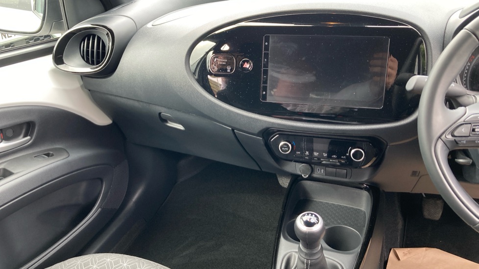 Toyota Aygo X 1.0 VVT-i Edge 5dr Petrol Hatchback - Image 14