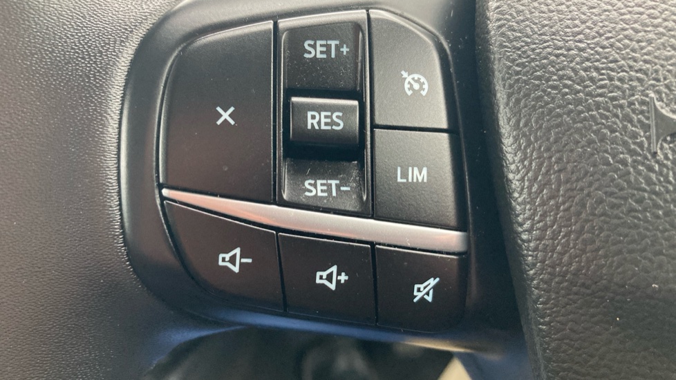 Ford Kuga 1.5 EcoBoost 150 Titanium Edition 5dr Petrol Estate - Image 23