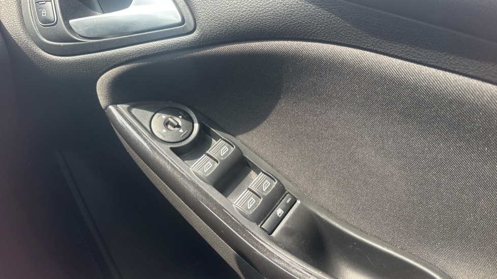Ford Focus 1.5 TDCi 120 Titanium 5dr Diesel Hatchback - Image 28
