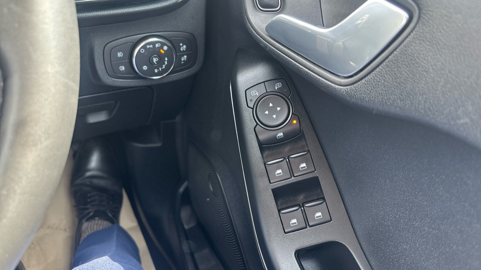 Ford Fiesta 1.0 EcoBoost Hybrid mHEV 125 Titanium 5dr Petrol Hatchback - Image 23