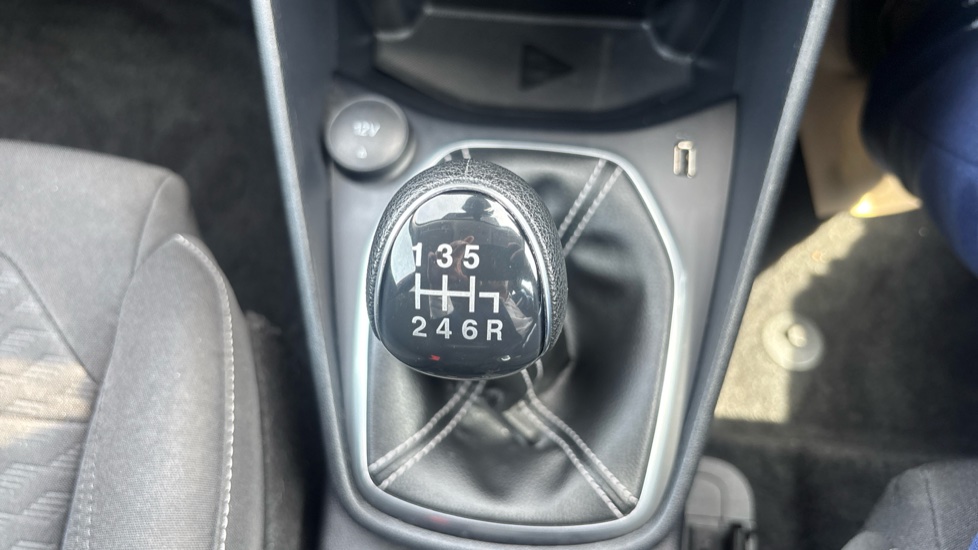 Ford Fiesta 1.0 EcoBoost Hybrid mHEV 125 Titanium 5dr Petrol Hatchback - Image 26