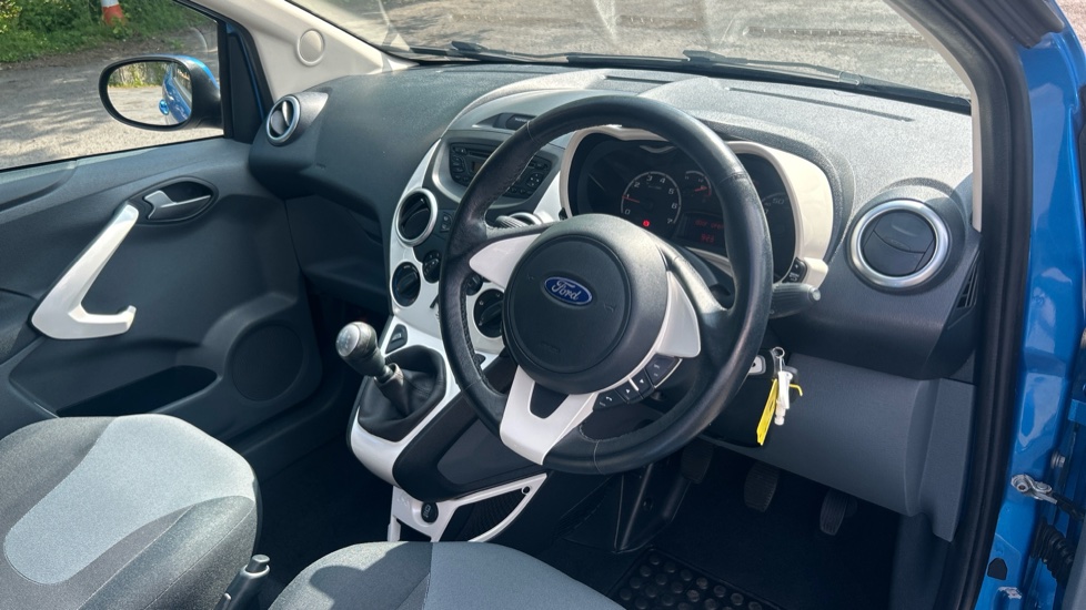 Ford Ka 1.2 Zetec 3dr [Start Stop] Petrol Hatchback - Image 11