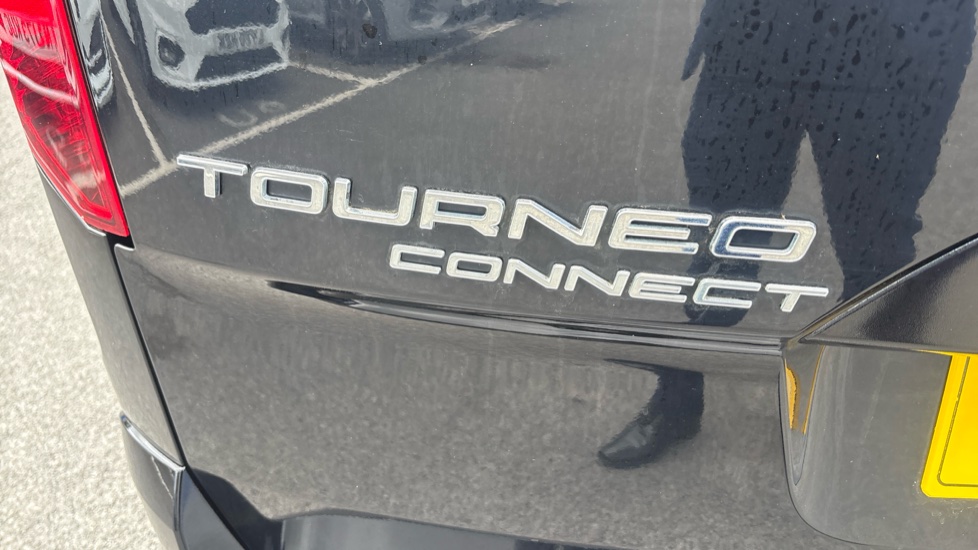 Ford Tourneo Connect 1.5 EcoBlue 120 Titanium 5dr Powershift Diesel Estate - Image 23