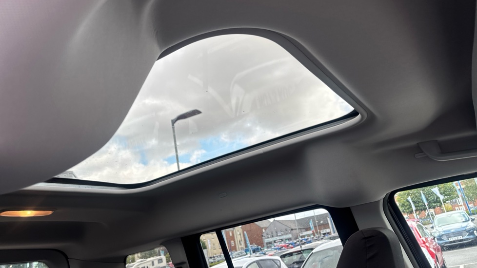 Ford Tourneo Connect 1.5 EcoBlue 120 Titanium 5dr Powershift Diesel Estate - Image 25